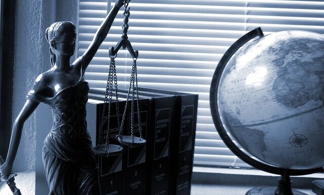 Radcy prawnego szukaj w Gdyni, Warszawie i innych dużych miastach!