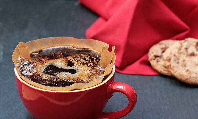 Gdzie jest filtr paliwa ford focus c max 1.8 benzyna?