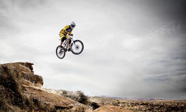 Czym grozi jazda bez osłony silnika?