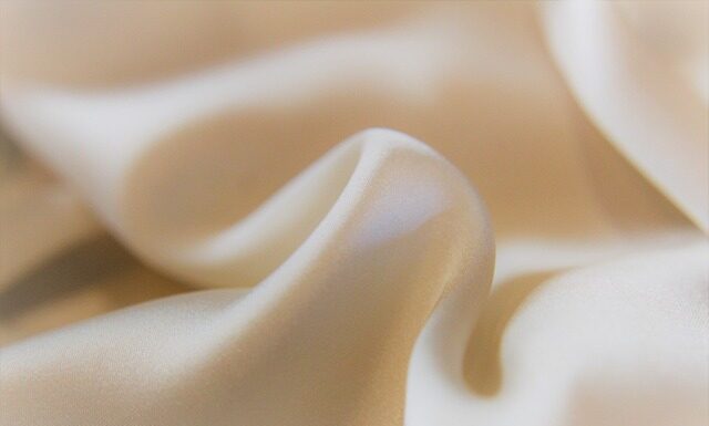 Czym się różni satyna bawełniana od bawełny?